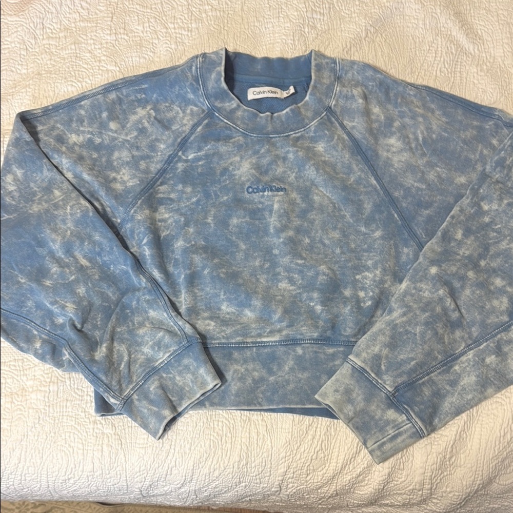 🚨3 for $25 Calvin Klein Blue Crew Neck oversized crop Sweater with Vintage Wash